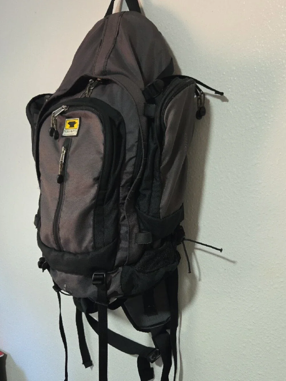 Mountainsmith Technical Trail 2100 Hiking Backpack Black and Gray EUC